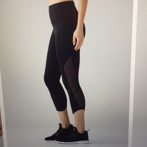 Lululemon BodyCon Crop 21” Size 4